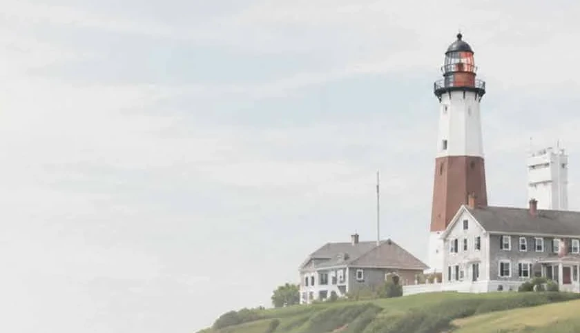 El faro de Montauk sobre el Atlántico
